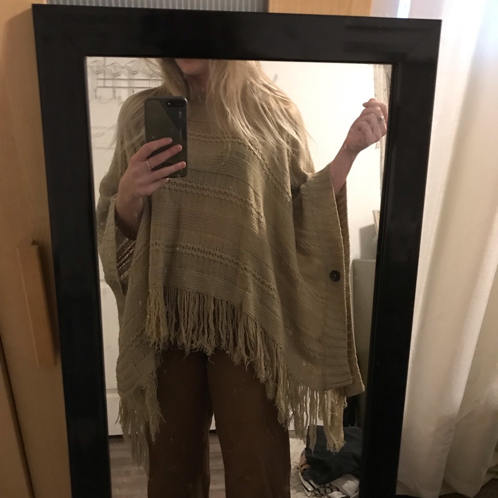 Fringe poncho/shawl